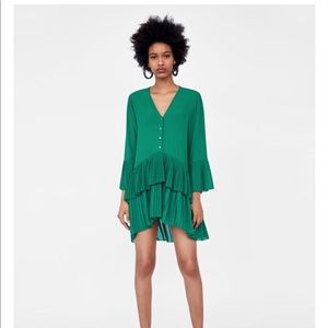 Contrasting pleated blouse